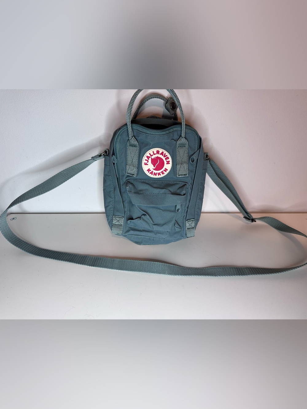 Fjällräven Kånken Sling bag in a green hue, like new